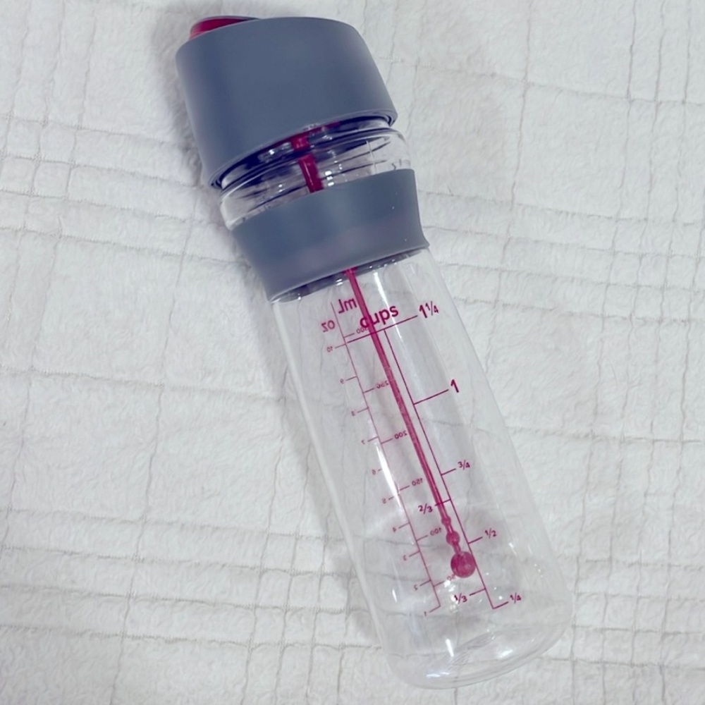 Good cook salad dressing mixer/dispenser